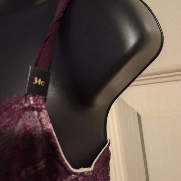 Victoria's secret underwire bra size 34C - Picture 3 of 5